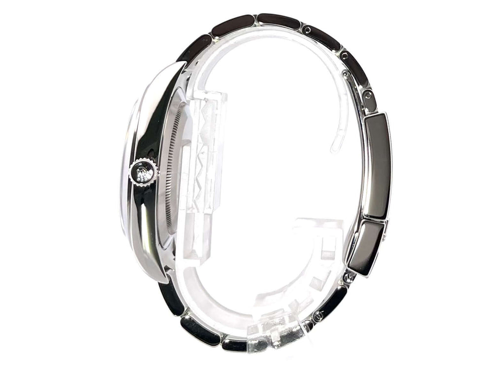 Seitenansicht Rolex Explorer I Edelstahl Ref. 214270, zeigt poliertes und satiniertes Edelstahlgehäuse und -armband