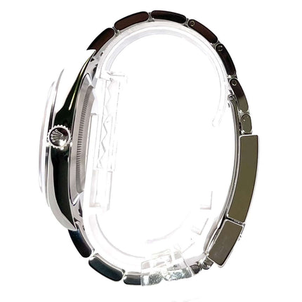 Profilansicht der Rolex Explorer I Edelstahl 214270 aus 2020 mit polierten und satinierten Edelstahlkomponenten und schwarzem Zifferblatt.