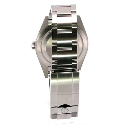 Rückansicht des Rolex Explorer I Edelstahl 214270 mit poliertem und satiniertem Oyster Edelstahlband und geschlossener Faltschließe