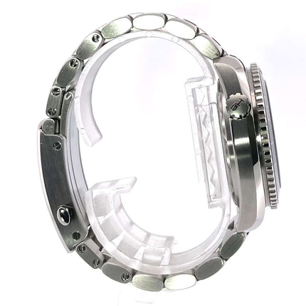 Omega Seamaster Planet Ocean 600m 39.5 Master Chronometer Seitenansicht, Edelstahl-Gehäuse und Armband, schwarze Keramik-Lünette