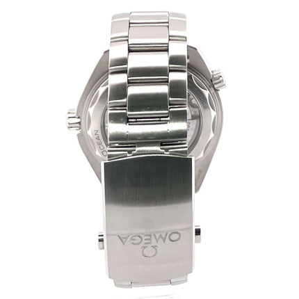 Omega Seamaster Planet Ocean 600m 39.5 Master Chronometer mit poliertem Edelstahlarmband und Sicherheitsfaltschließe von hintenansicht