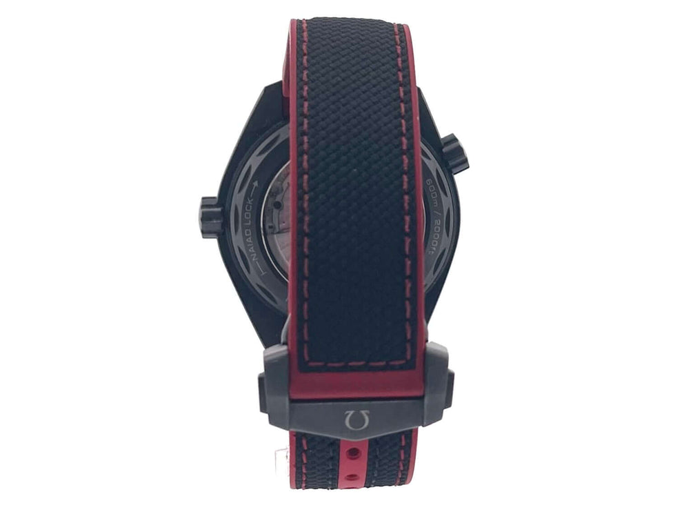 Omega Seamaster Planet Ocean 600m, schwarzes/rotes Kautschukband, Keramikgehäuse Rückansicht, Ref. 215.92.46.22.01.003