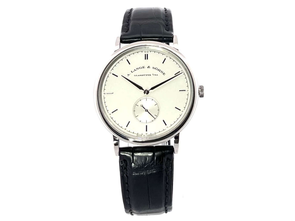 A. Lange & Söhne Saxonia Handaufzug Weißgold Ref. 216.026, Gehäuse aus 18 kt Weißgold, Alligatorlederband, Saphirglas, Zifferblatt aus Massiv Silber