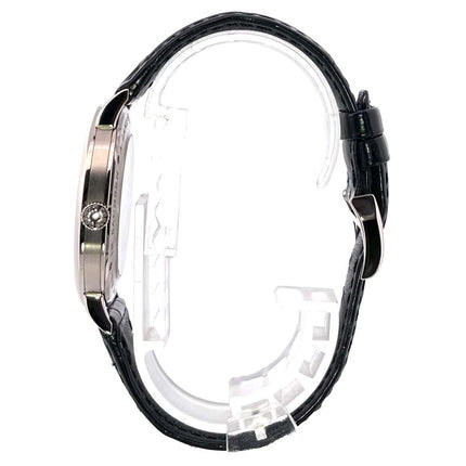 Seite der A. Lange & Söhne Saxonia 216.026 Weißgold Uhr mit schwarzem Alligatorlederband und 18 kt Weißgold-Dornschließe