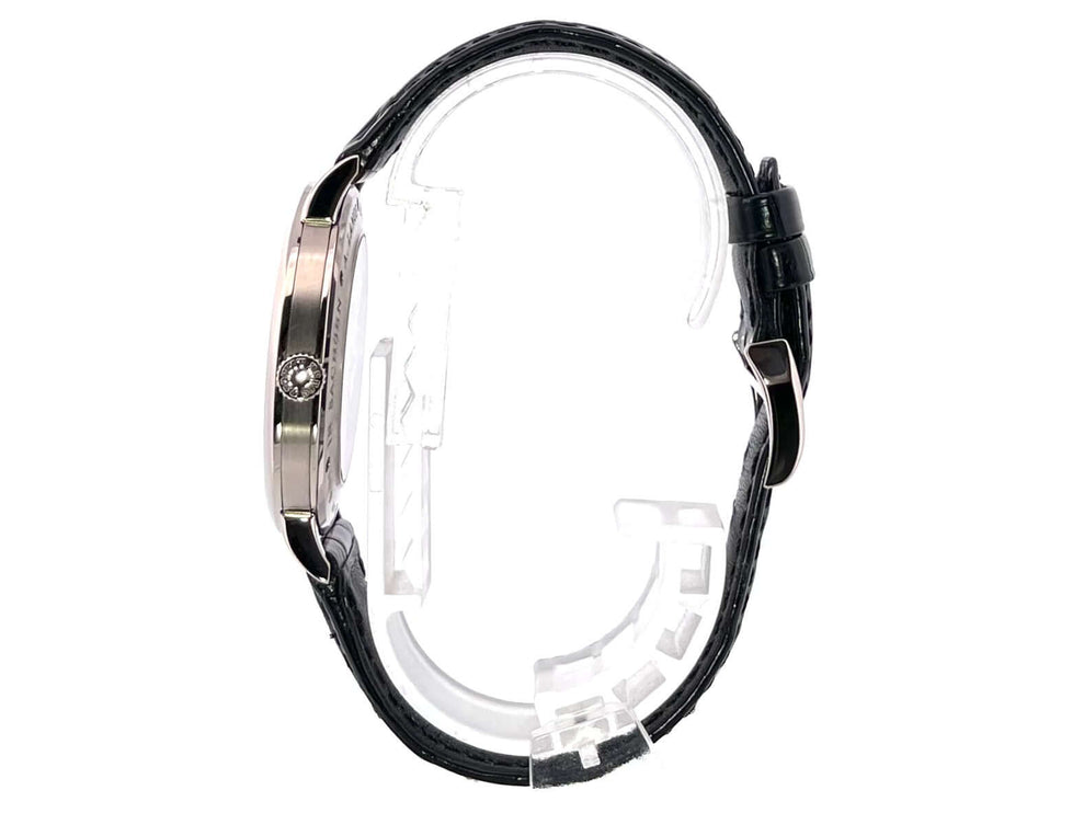 Seite der A. Lange & Söhne Saxonia 216.026 Weißgold Uhr mit schwarzem Alligatorlederband und 18 kt Weißgold-Dornschließe