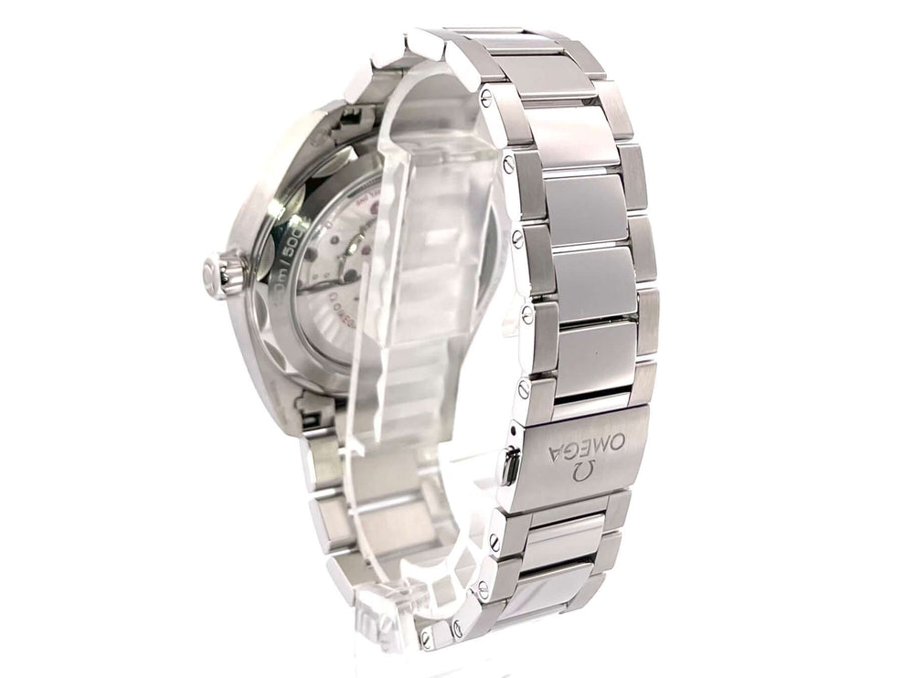 Rückseite der Omega Seamaster Aqua Terra Master Chronometer Ref. 220.10.41.21.03.002 mit poliertem Edelstahlarmband
