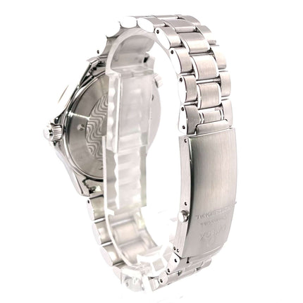 Rückseite der Omega Seamaster 300M Diver 41 Ref. 2264.50.00 mit Edelstahlband und Faltschließe