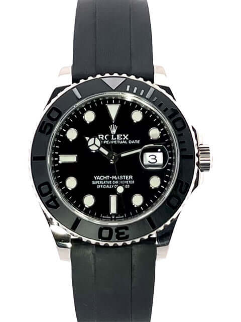 Rolex Yacht-Master 42 Weißgold Ref. 226659 mit schwarzem Zifferblatt und Kautschukband. Luxuriöse Armbanduhr mit Keramik-Lünette.