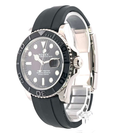 Rolex Yacht-Master 42 Weißgold 226659 mit schwarzem Zifferblatt, Oyster Kautschukband und drehbarer Lünette aus Keramik, 18 kt Weißgoldgehäuse