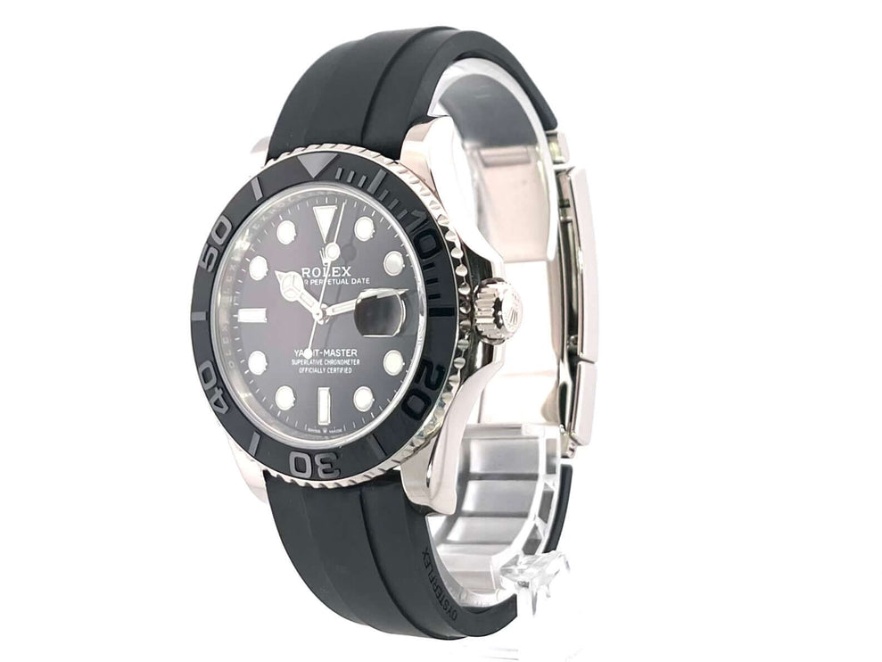Rolex Yacht-Master 42 Weißgold 226659 mit schwarzem Zifferblatt, Oyster Kautschukband und drehbarer Lünette aus Keramik, 18 kt Weißgoldgehäuse