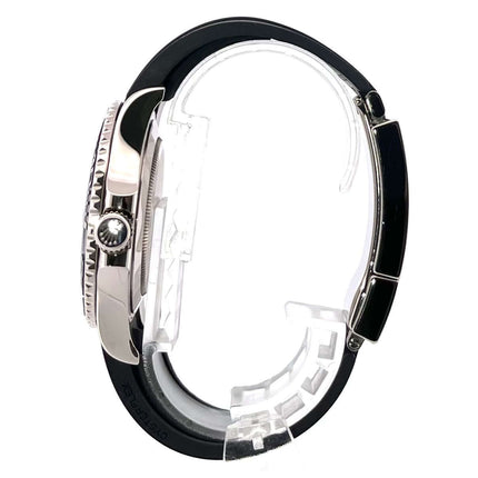 Rolex Yacht-Master 42 Weißgold 226659, Seitenansicht, Oysterflex Armband, schwarze Keramik Lünette, poliertes 18 kt Weißgold-Gehäuse