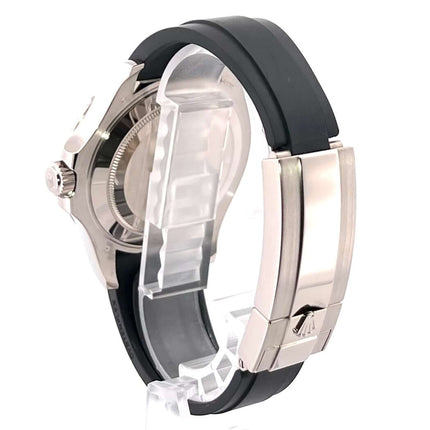 Rückansicht der Rolex Yacht-Master 42 Weißgold 226659 mit Oyster Kautschukband und Sicherheitsfaltschließe