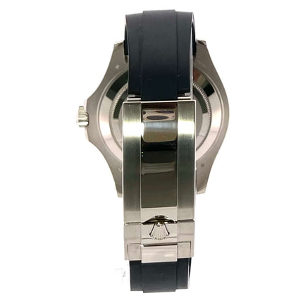 Rückseite des Rolex Yacht-Master 42 Weißgold Ref. 226659 mit poliertem 18 kt Weißgoldgehäuse und Oyster Kautschukband.