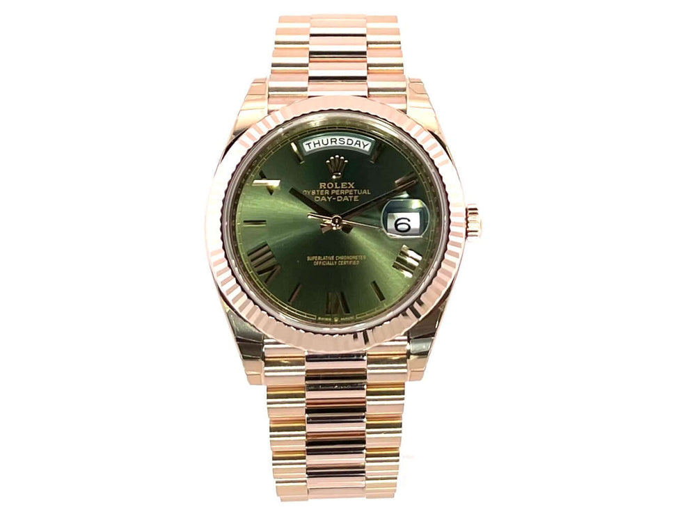 Rolex Day-Date 40 18 kt Everose-Gold Gehäuse 228235 Olivgrünes Zifferblatt römische Zahlen Präsident Armband.