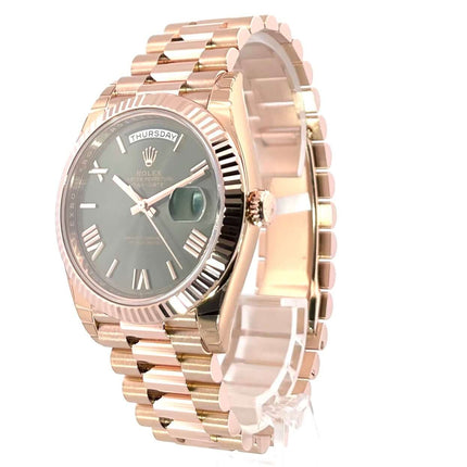Rolex Day-Date 40 Everose-Gold 228235, olivgrünes Zifferblatt mit römischen Ziffern, Präsident-Armband, Luxus-Armbanduhr, Seitenansicht