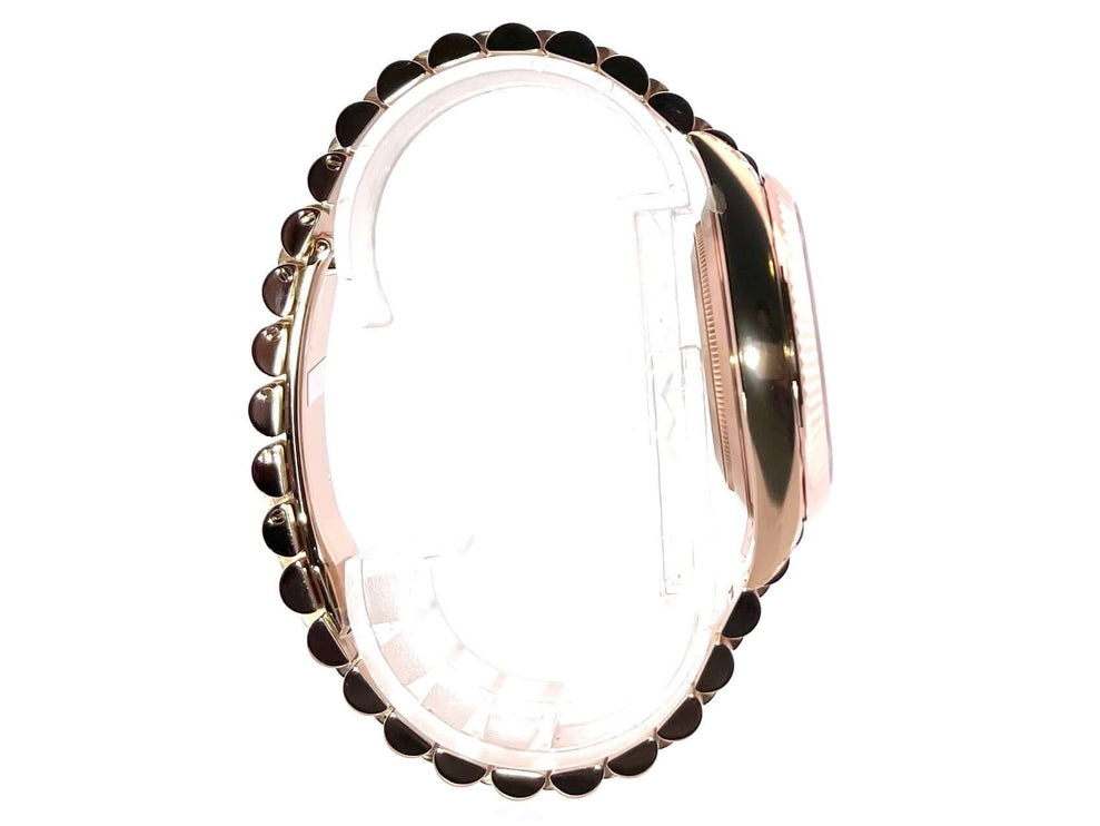 Seitenansicht der Rolex Day-Date 40 Everose-Gold 228235 Uhr mit Präsident Armband