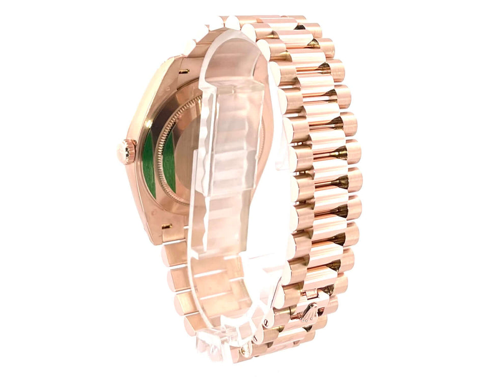 Rückseite Rolex Day-Date 40 Everose-Gold 228235, 18 kt Everose-Gold Gehäuse und Präsident Armband, poliert und satiniert