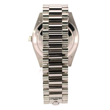 Rolex Day-Date 40 Rückseite, 18 kt Weißgold Präsident Armband, poliert und satiniert, verschraubter Boden, Modell 228239.