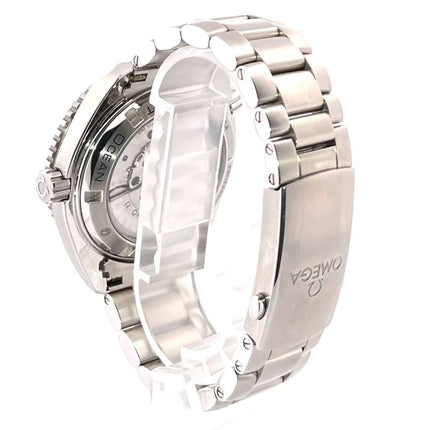 Rückseite des Omega Seamaster Planet Ocean 600m Co-Axial Ref. 232.30.42.21.01.001 mit Edelstahlarmband und Sicherheitsfaltschließe