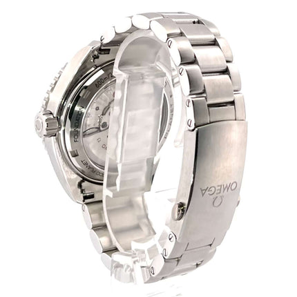 Rückseite des Omega Seamaster Planet Ocean GMT Good Planet 232.30.44.22.03.001 Edelstahlgehäuse mit Sicherheitsfaltschließe