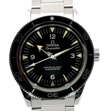 Omega Seamaster 300 Master Co-Axial Ref. 233.30.41.21.01.001, Edelstahlgehäuse, schwarzes Zifferblatt, einseitig drehbare Lünette.