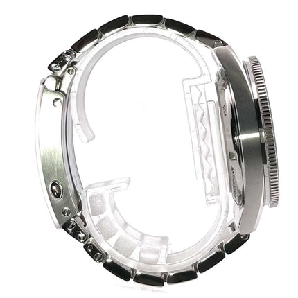 Seitenansicht der Omega Seamaster 300 Master Co-Axial 233.30.41.21.01.001 Armbanduhr aus Edelstahl mit polierter und satinierter Oberfläche.