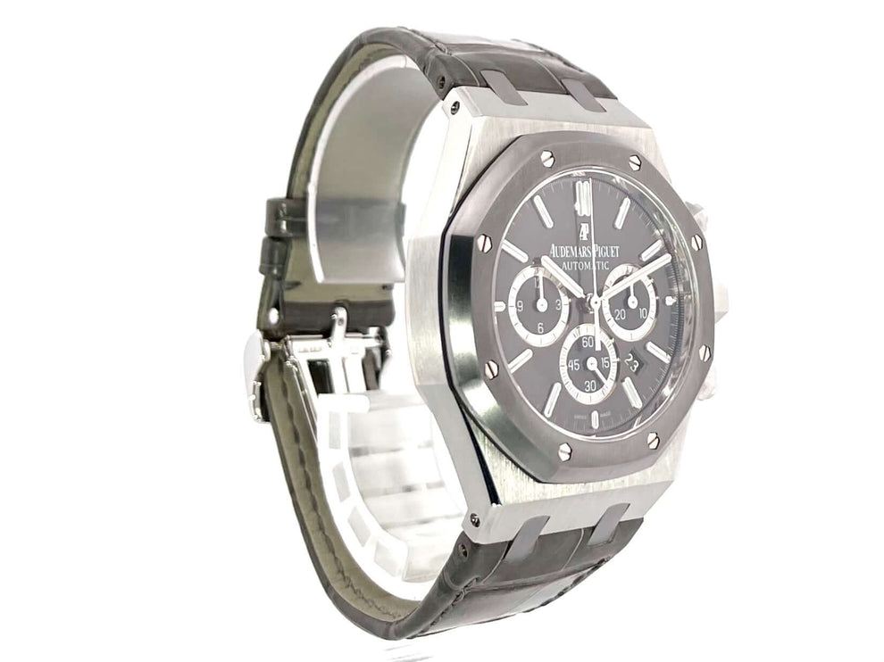 Audemars Piguet Royal Oak Chronograph 26325TS.OO.D005CR.01 Leo Messi aus 2012 mit Stahlgehäuse und anthrazitfarbenem Alligatorlederarmband.