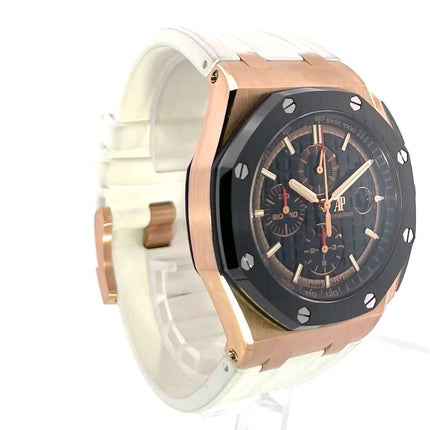 Audemars Piguet Royal Oak Offshore 26401RO.OO.A002CA.02 mit 18 kt Roségold-Gehäuse und weißem Kautschukband, schwarzes Zifferblatt, 44 mm Gehäusedurchmesser