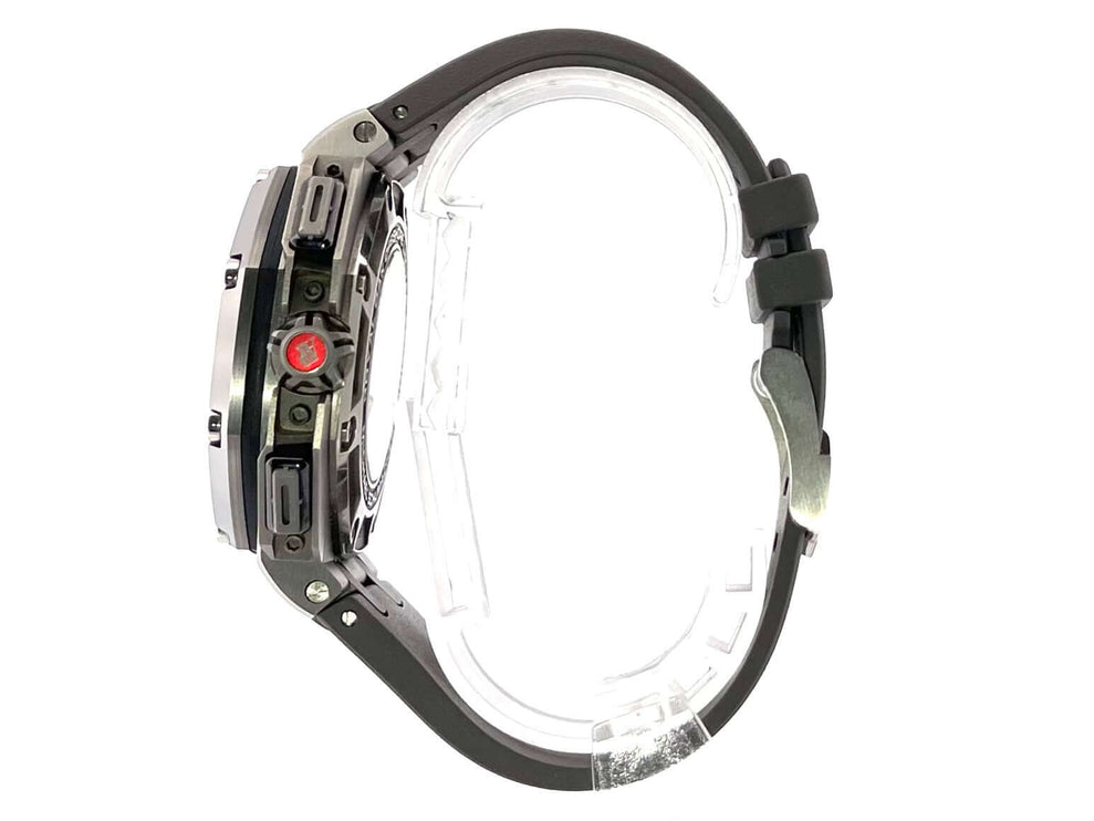 Audemars Piguet Royal Oak Offshore Chronograph Michael Schumacher Limited Edition Seitenansicht mit grauem Kautschukband und Titan Gehäuse