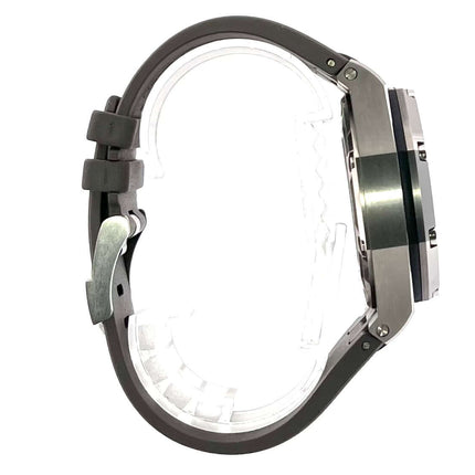 Audemars Piguet Royal Oak Offshore Chronograph Michael Schumacher seitliche Ansicht mit grauem Kautschukband und poliertem Titan Gehäuse