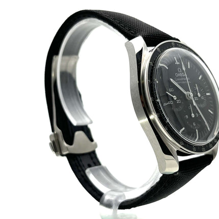 Omega Speedmaster Professional Moonwatch Ref. 310.32.42.50.01.001, Edelstahlgehäuse, schwarzes Textilarmband, tachymetrische Skala.