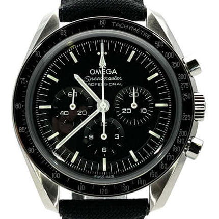 Omega Speedmaster Professional Moonwatch 310.32.42.50.01.001, Edelstahlgehäuse, schwarzes Textilarmband, schwarzes Zifferblatt, Tachymeterskala.