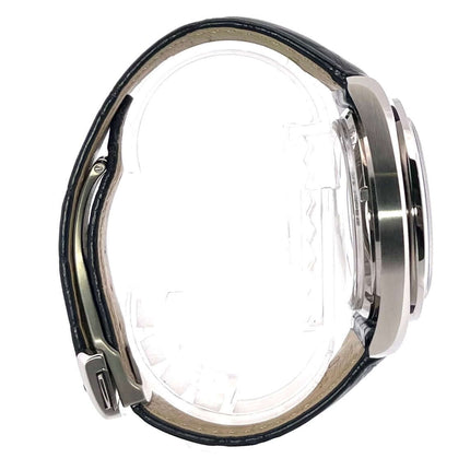 Seitenansicht der Omega Speedmaster Moonwatch 311.93.44.51.03.001 mit blauem Lederarmband und Titan-Gehäuse.