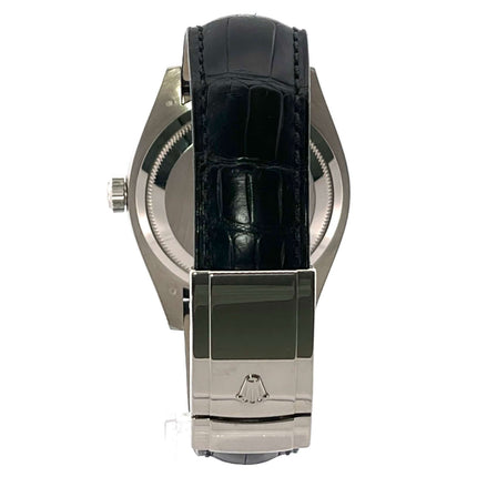 Rückseite der Rolex Sky-Dweller Weißgold 326139 mit schwarzem Krokodillederarmband und Oysterclasp-Faltschließe aus 18 kt Weißgold