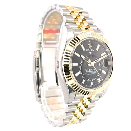 Rolex Sky-Dweller 326933 mit schwarzem Zifferblatt und zweifarbiger Jubile-Band aus Edelstahl und Gelbgold