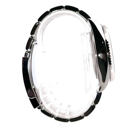 Seitliche Ansicht der Rolex Sky-Dweller Edelstahl Weißgold Ref. 326934 mit poliertem und satiniertem Edelstahlgehäuse und Ring-Command-Lünette.