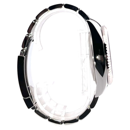 Seitenansicht Rolex Sky-Dweller Edelstahl Weißgold 326934 blaues Zifferblatt, poliertes und satiniertes Oyster-Armband, 42 mm Gehäuse.