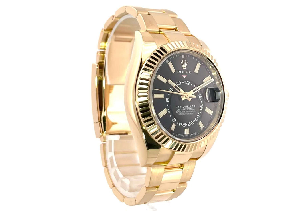Rolex Sky-Dweller 326938 in 18 kt Gelbgold mit schwarzem Zifferblatt, Gehäuse 42 mm, Lünette geriffelt und Oysterband.