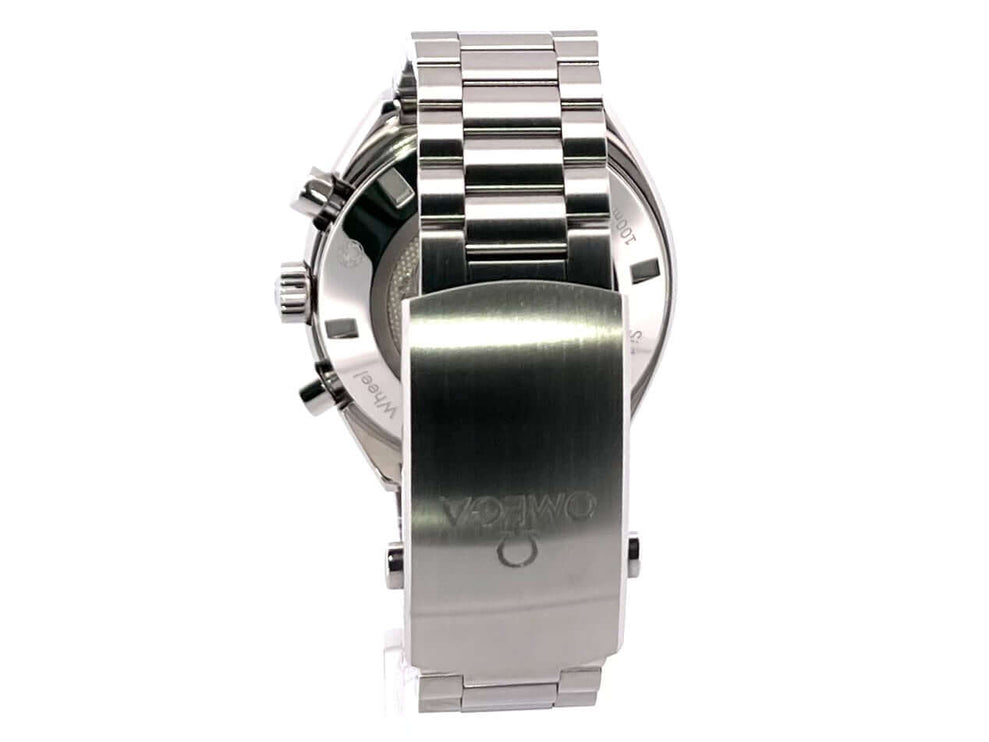 Rückansicht der Omega Speedmaster Mark II 327.10.43.50.06.001 aus Edelstahl mit satiniertem Armband und Faltschließe