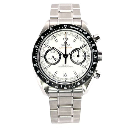 Omega Speedmaster Racing Chronograph Master Chronometer 329.30.44.51.04.001 aus Edelstahl mit weißem Zifferblatt und Tachymeterskala.