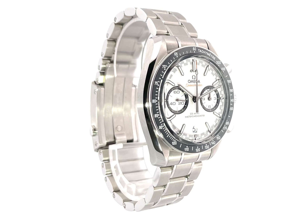 Omega Speedmaster Racing Chronograph Master Chronometer 329.30.44.51.04.001 mit Edelstahlgehäuse und weißem Zifferblatt.