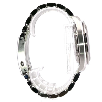 Seitenansicht der Omega Speedmaster Racing Chronograph Master Chronometer 329.30.44.51.04.001 mit poliertem und satiniertem Edelstahlband