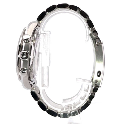 Seitenansicht des Omega Speedmaster Racing Chronograph Master Chronometer 329.30.44.51.04.001 mit poliertem und satiniertem Edelstahlgehäuse.