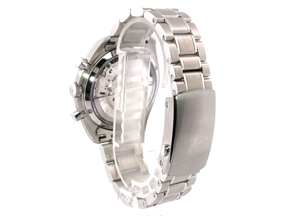 Rückseite der Omega Speedmaster Racing Chronograph Master Chronometer 329.30.44.51.04.001 mit Edelstahlarmband.