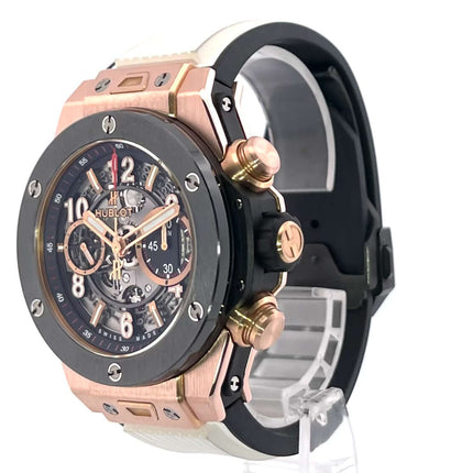 Hublot Big Bang Unico King Gold 411.OM.1180.RX, roségold Gehäuse, Keramik-Lünette, transparentes Zifferblatt, schwarz-weißes Kautschuk Armband