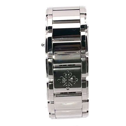 Patek Philippe Twenty-4 Edelstahl Ref. 4910/10A-011 - Edelstahlband mit Doppelfaltschließe und Gravur des Patek Philippe Logos