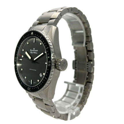 Blancpain Fifty Fathoms Bathyscaphe 5000-1210-98S Titanarmbanduhr mit schwarzem Zifferblatt und Keramiklünette, 43 mm Gehäusedurchmesser
