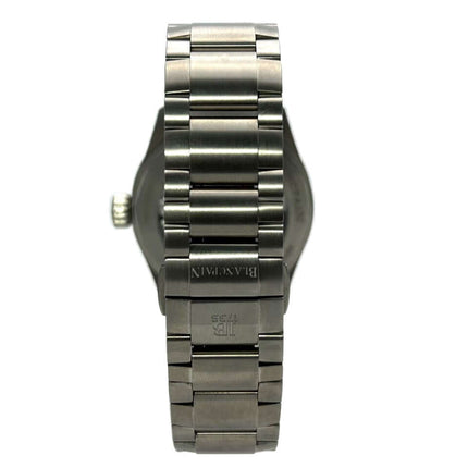 Rückansicht der Blancpain Fifty Fathoms Bathyscaphe 5000-1210-98S mit Titanband und Faltschließe.