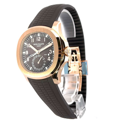 Patek Philippe Aquanaut Travel Time 5164R-001 Roségold Uhr mit braunem Kautschukband und schokobraunem Zifferblatt.
