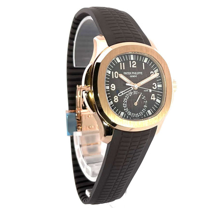 Patek Philippe Aquanaut Travel Time 5164R-001 Roségold Uhr mit schwarzem Kautschukarmband und schokobraunem Zifferblatt.